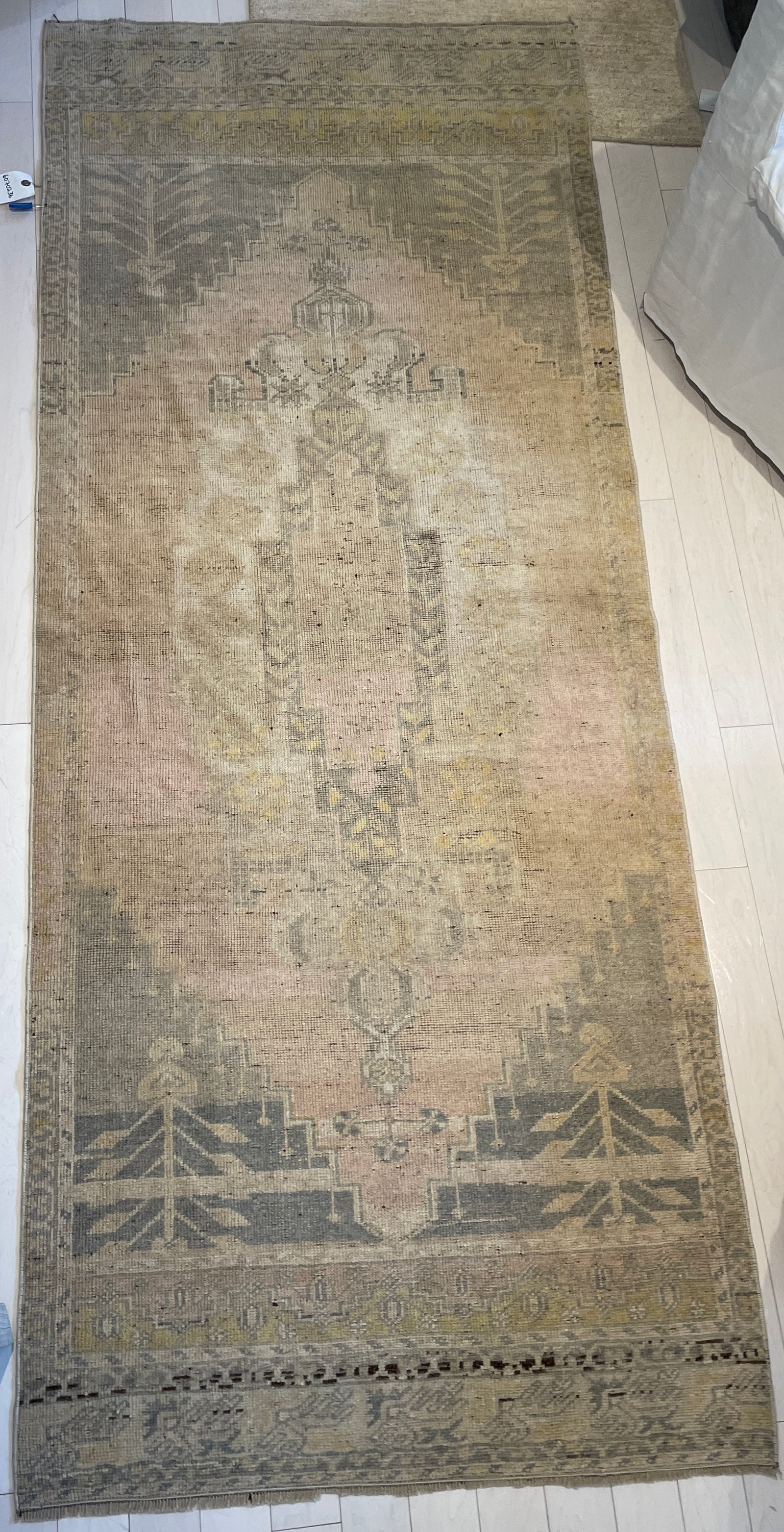 Vintage Rug | 3' x 7'8"