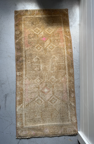 1'8" x 3'7" Vintage Rug