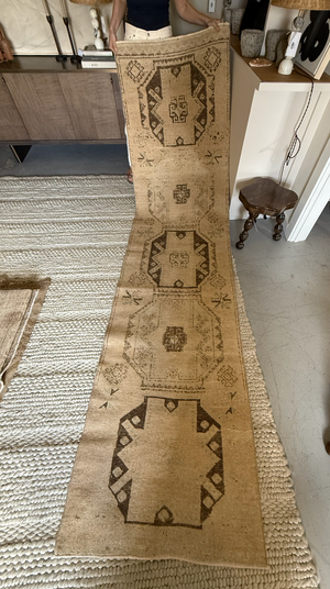 2'8" x 10'11" Vintage Runner